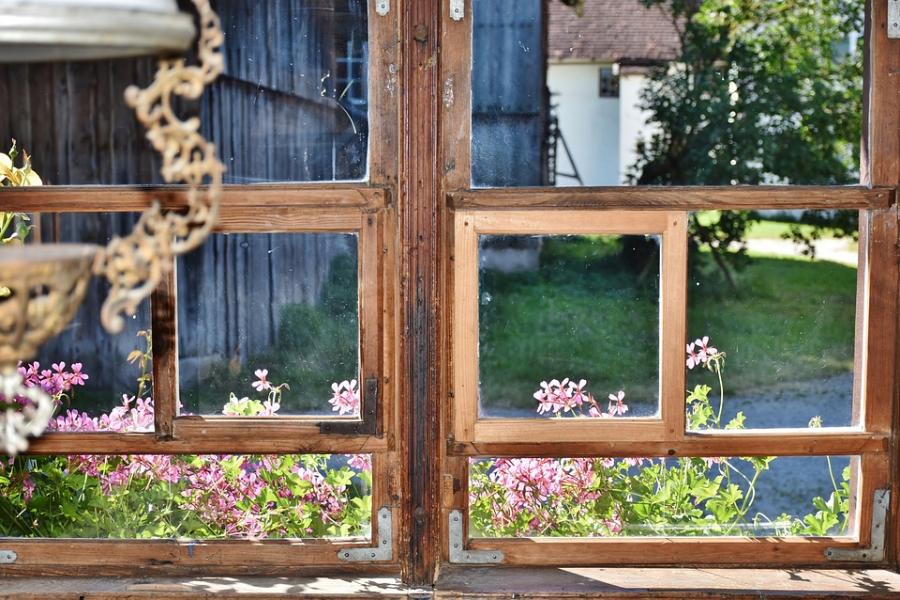 Great Ways To Recycle Old Windows